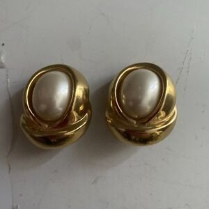 Vintage CINER Gold Tone Faux Pearl Clip On Earrings
